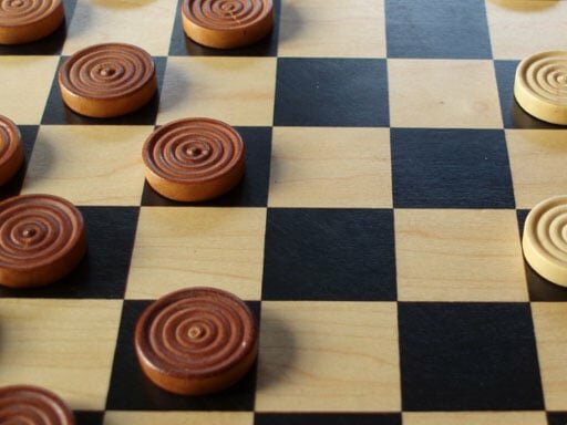 casual game:CHECKERS - Dames